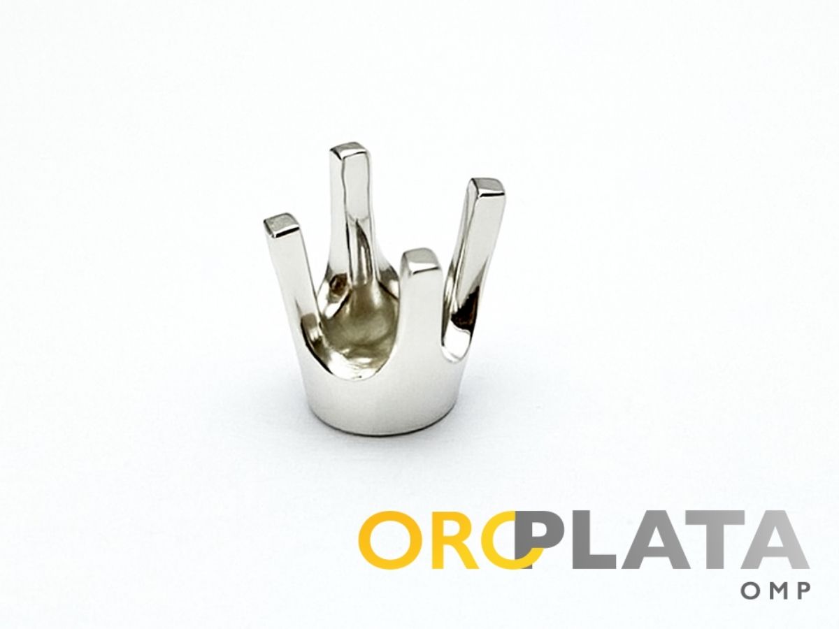 4 prongs setting, white gold